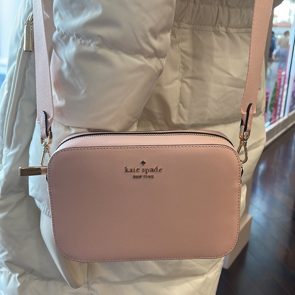 Kate Spade Madison Mini Camera Bag
COLOR:
Conch Pink
NWT - Picture 9 of 16